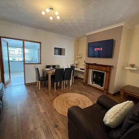 Access To Private Gym Room, 3 Bedrooms, Close To The City Swansea Exterior photo